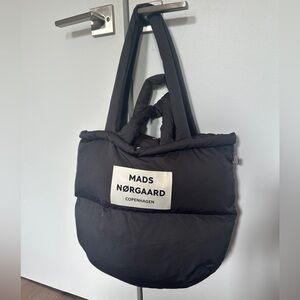 Mads Norgaard Pillow Bag (asphalt)